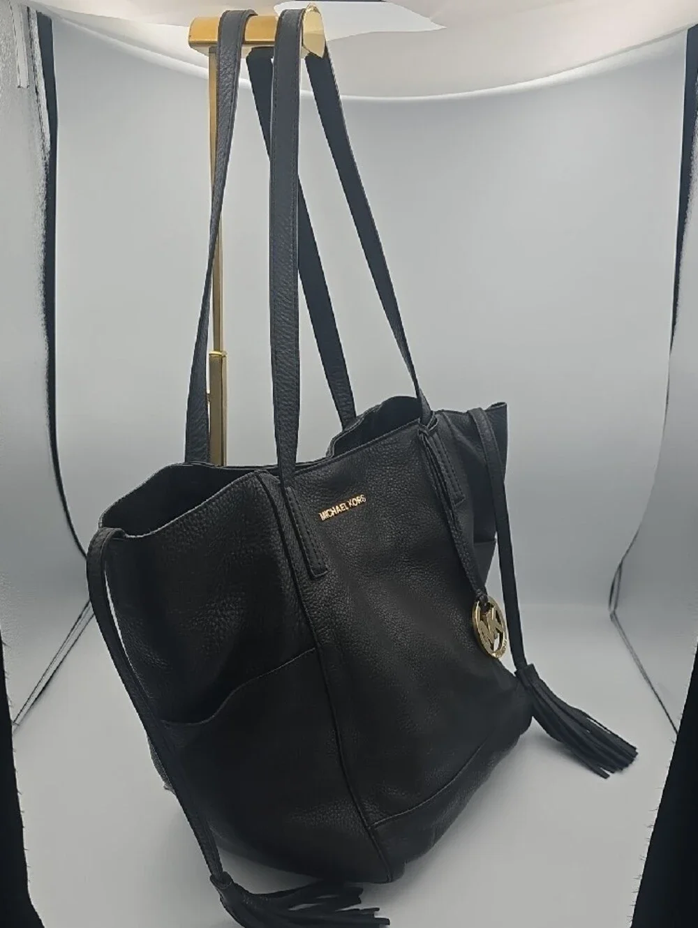 Michael Kors Black Pebbled Leather Tassle Large Tote W/ Gold MK Charm (EUC)✨️🖤✨